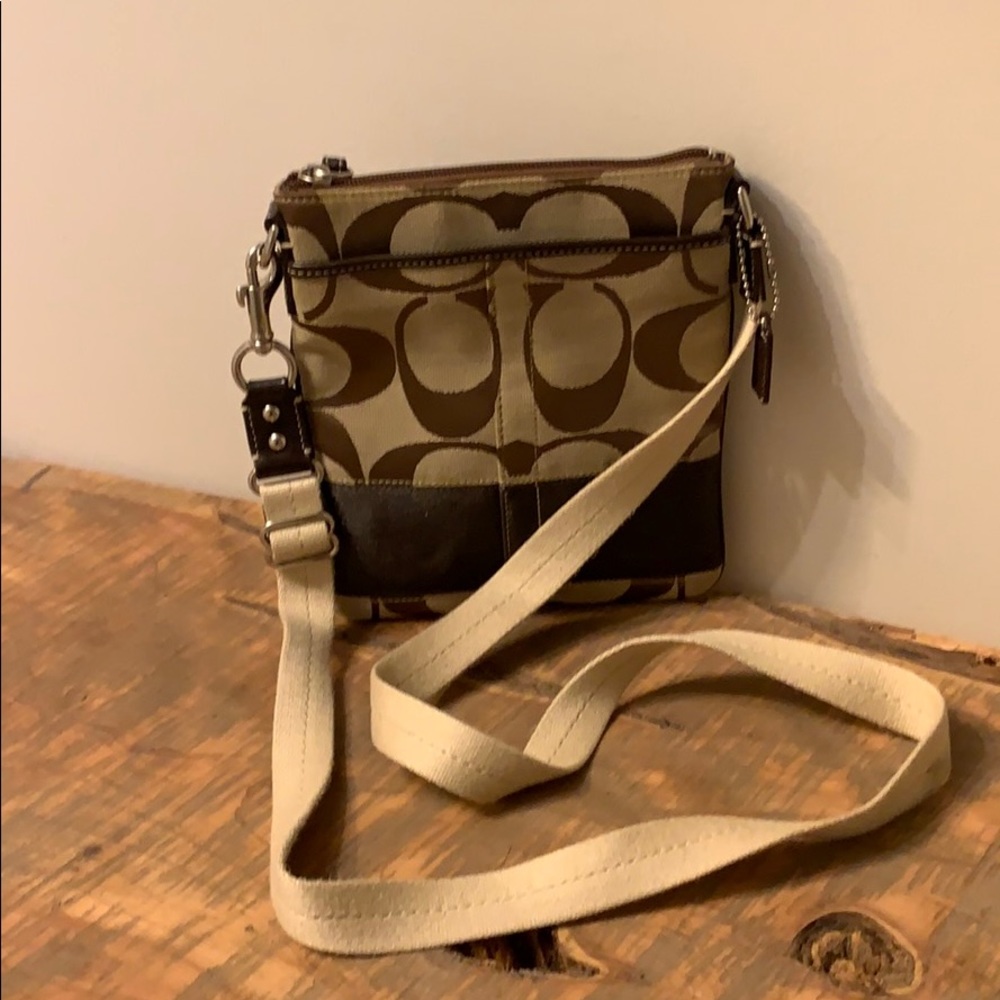 Small Coach crossbody - Picture 2 of 4